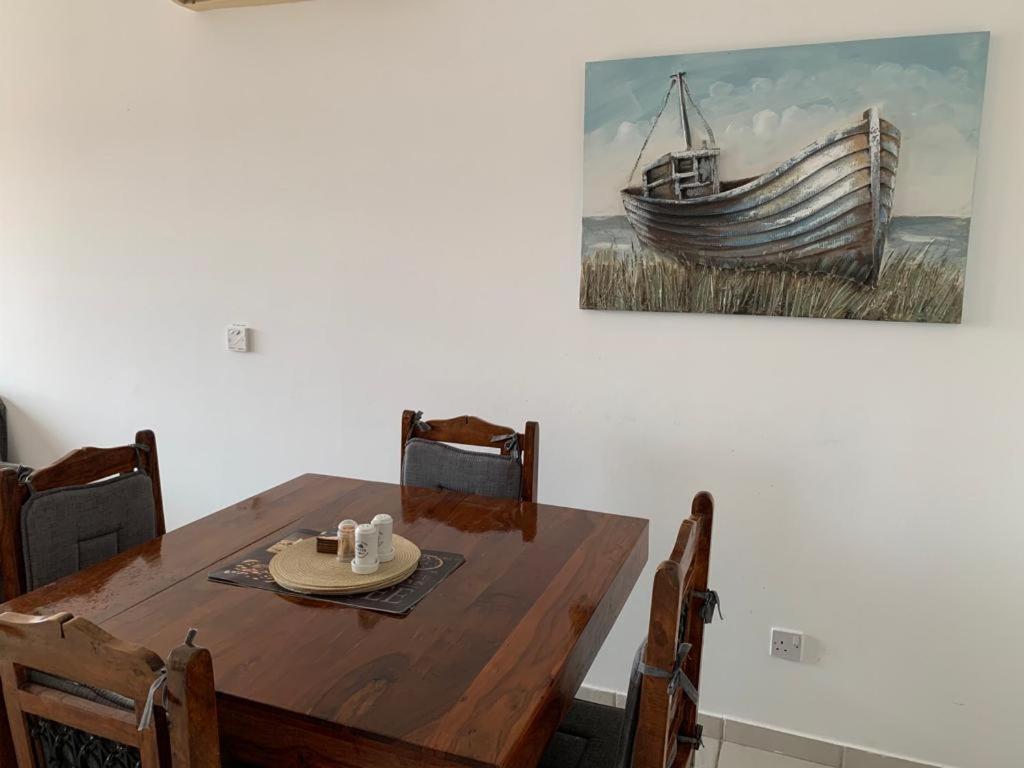 Comfortable 2 Bedroom Apartment In Popular Limnaria Gardens Пафос Экстерьер фото